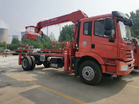 點擊查看詳細信息<br>標題：6.3噸大運隨車吊 閱讀次數：1863