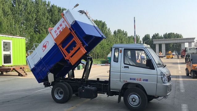 點擊查看詳細信息<br>標題：藍牌時風風菱垃圾車 閱讀次數：2371