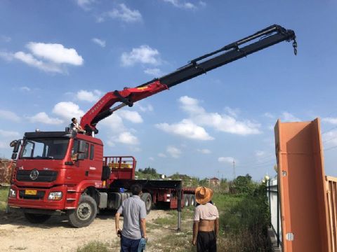 點擊查看詳細信息<br>標題：30噸折臂吊 閱讀次數：2560